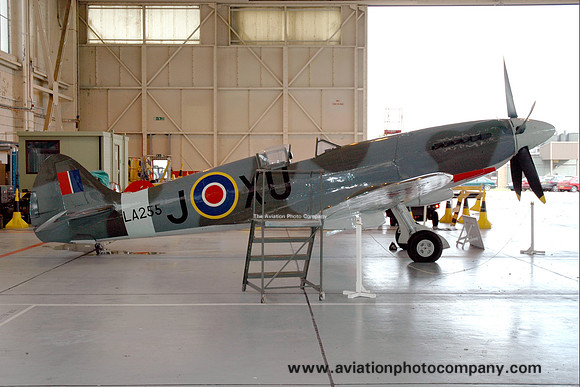 RAF Supermarine Spitfire F.21 LA255 at RAF Cottesmore (2006)