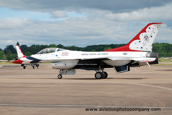 USAF Thunderbirds General Dynamics F-16C Fighting Falcon "4" at RIAT Fairford (2017)