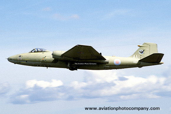 RAF 39(1 PRU) Squadron English Electric Canberra PR.9 XH131/AA (1998)