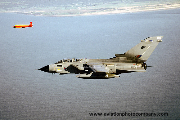 RAF 14 Squadron Panavia Tornado GR.1 ZA370 with GAF Jindivik (1998)