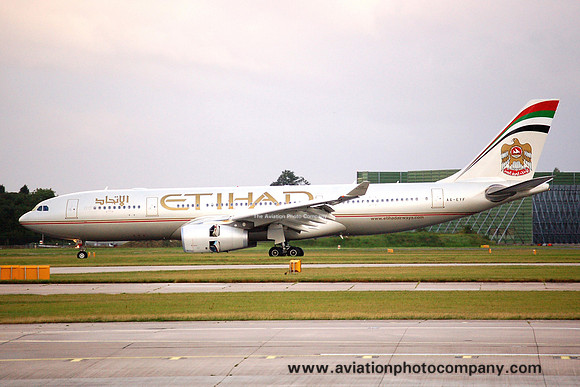 Etihad Airways Airbus A330-243 A6-EYF at Manchester (2006)