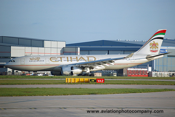Etihad Airways Airbus A330-243 A6-EYF at Manchester (2006)