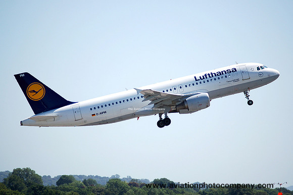 Lufthansa Airbus A320-211 D-AIPM at Manchester (2006)