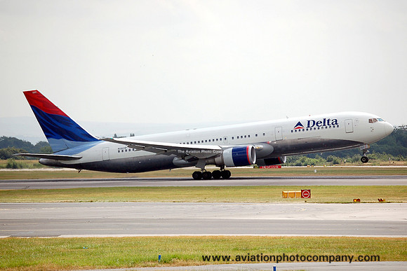 Delta Airlines Boeing 767-3P6(ER) N1501P at Manchester (2006)