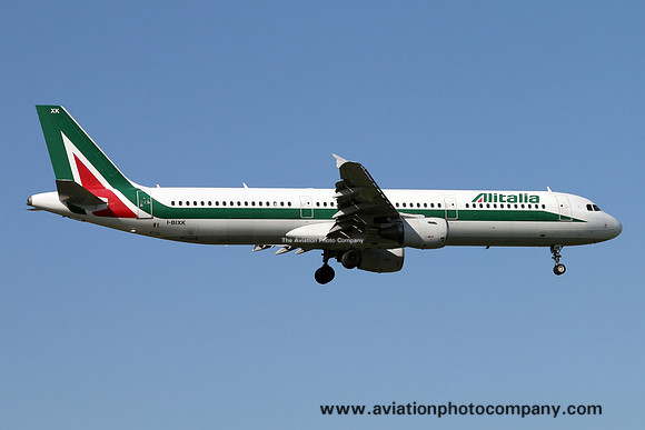 Alitalia Airbus A321-112 I-BIXK at London Heathrow (2015)