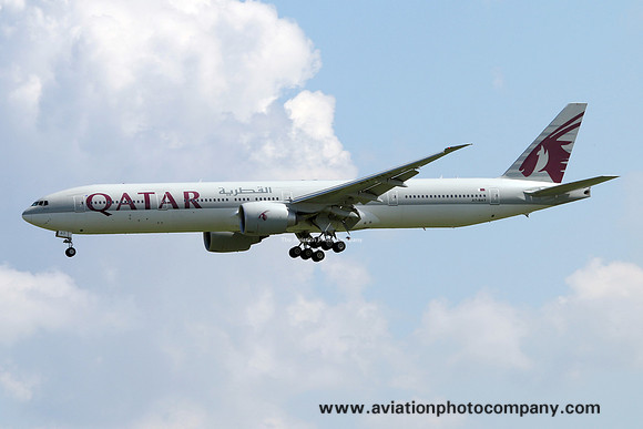 Qatar Airways Boeing 777-3DZER A7-BAT (2017)