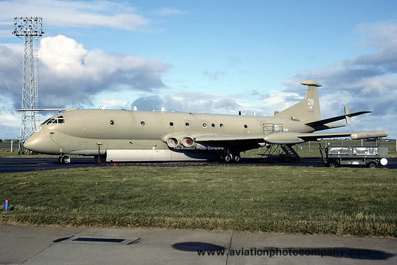 RAF Kinloss Strike Wing Hawker Siddeley Nimrod MR.2 XV229 (1998)