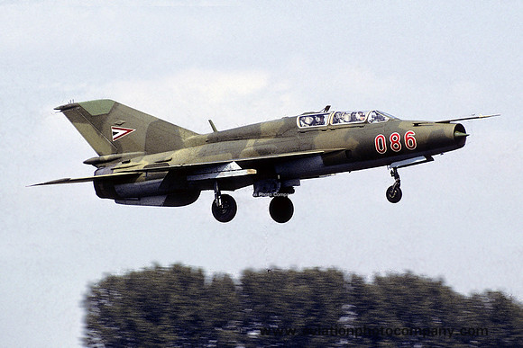Hungarian Air Force Mikoyan MiG-21UM 086 (1991)