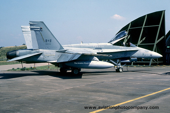 Canadian Air Force 1 CAG McDonnell Douglas CF-188 Hornet 188729 (1991)