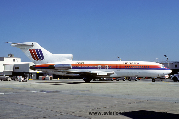 United Airlines Boeing 727-22 N7052U