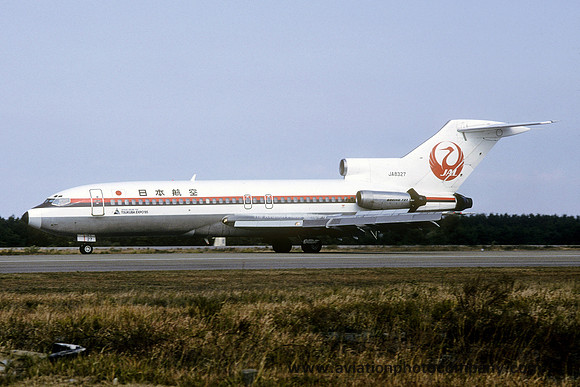 Japan Airlines Boeing 727-46 JA8327 (1984)