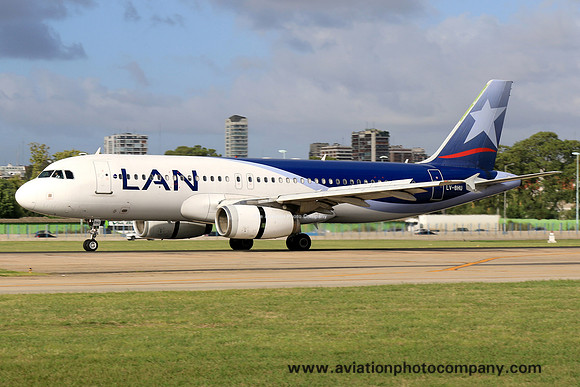 LAN Argentina Airbus A320-233 LV-BHU (2015)