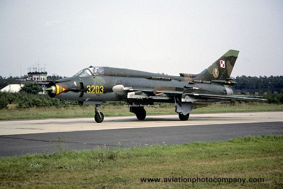 Polish Air Force 7 PLM-B Sukhoi Su-22M Fitter 3203 (1991)