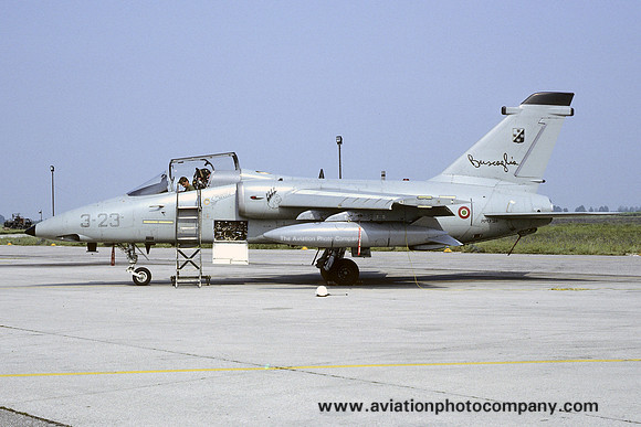 Italian Air Force 3 Stormo Aeritalia AMX MM7128/3-23 (1991)