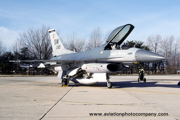 USAF 363 TFW 33 TFS General Dynamics F-16C Fighting Falcon 83-1165/SW (1989)