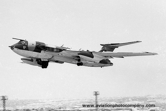 RAF 543 Squadron Handley Page Victor SR.2 XH674 at RAF Luqa