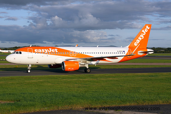 easyJet Airbus A320-214 G-EZPY at Manchester IAP (2017)