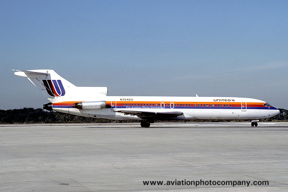 United Airlines Boeing 727-222 N7642U (1986)