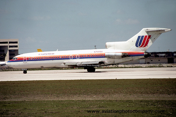 United Airlines Boeing 727-22 N7019U (1978)