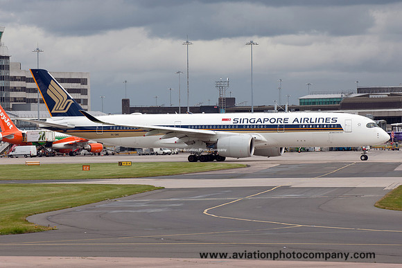 Singapore Airlines Airbus A350-941 9V-SMD at Manchester (2017)