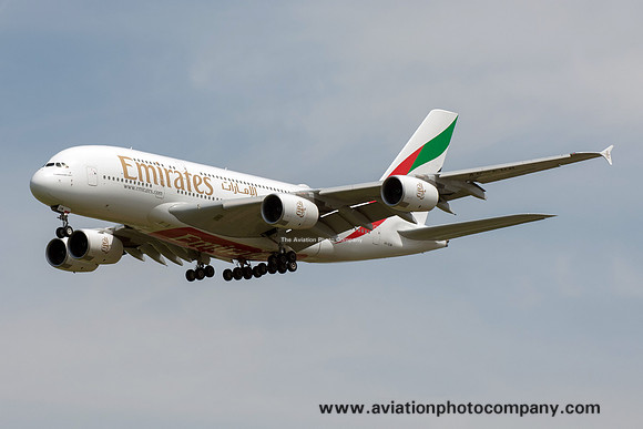 Emirates Airline Airbus A380-842 A6-EUM at Paris CDG (2017)