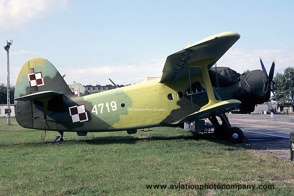 Polish Air Force Antonov An-2 4719 (1991)