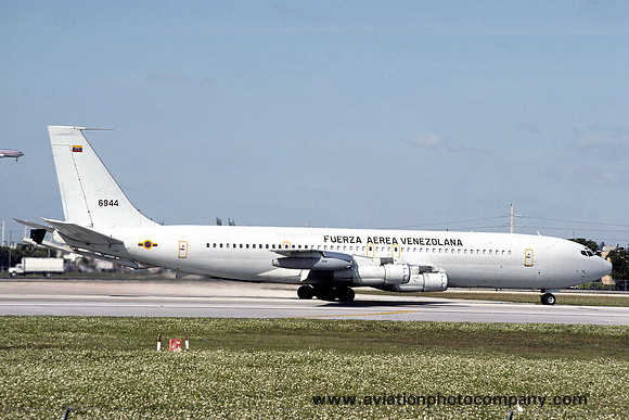 Venezuelan Air Force Boeing 707-384C (KC-137E) 6944 (1991)