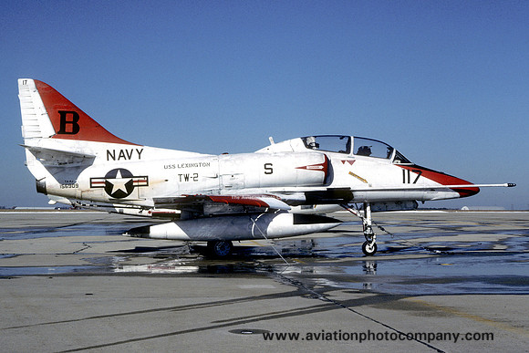 US Navy TW-2 Douglas TA-4J Skyhawk 156909/B-117 (1989)