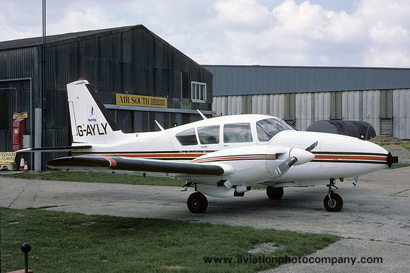 Hunting Piper PA-23-250 Aztec C G-AYLY (1985)