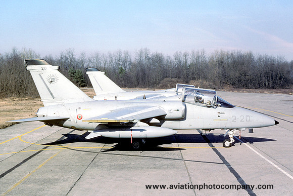 Italian Air Force 2 Stormo Aeritalia AMX MM7147/2-20 (1995)