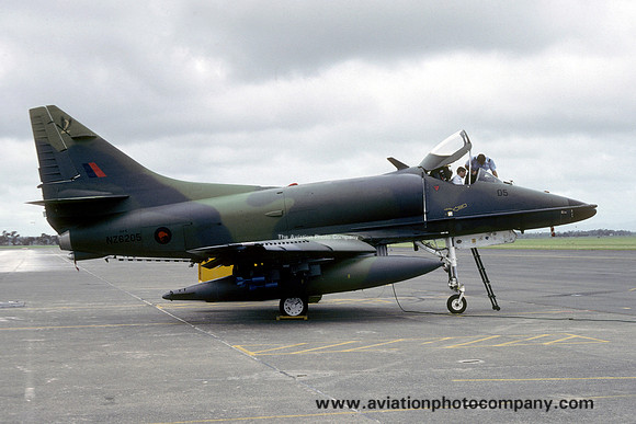 RNZAF 2 Squadron Douglas A-4K Skyhawk NZ6205 (1988)