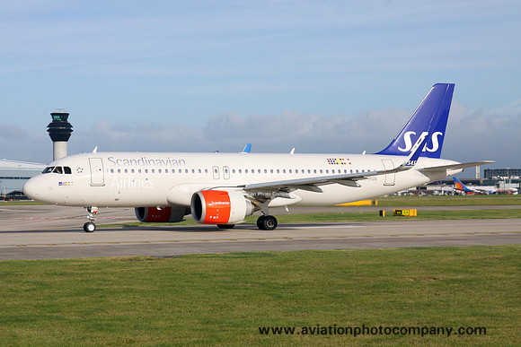 SAS Airbus A320NEO LN-RGN at Manchester (2017)