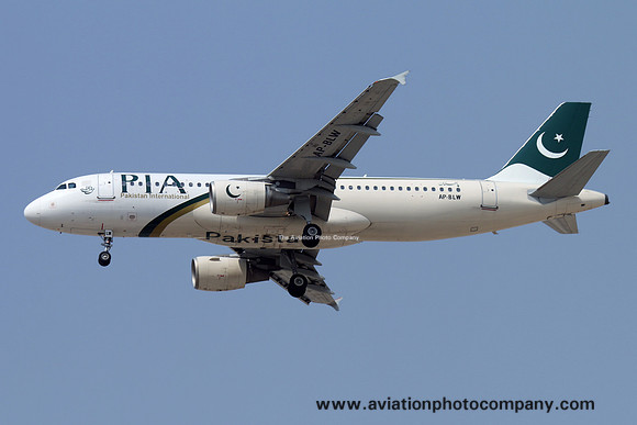 PIA Pakistan International Airlines Airbus A320-200 AP-BLW at Dubai (2016)