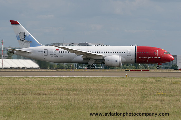 Norwegian Air Shuttle Boeing 787-8 LN-LNB at Paris CDG (2017)