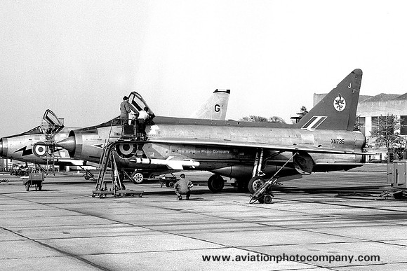 RAF 92 Squadron English Electric Lightning F.2 XN735/J (1968)