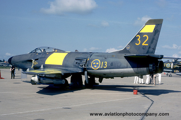 Swedish Air Force F12 SAAB Lansen J-32E 32548/32 (1984)