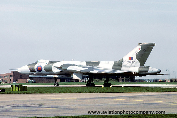 RAF 44 Squadron Avro Vulcan B.2 XM612 (1982)