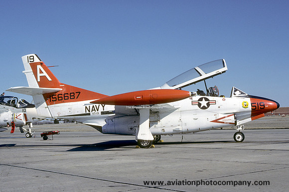 US Navy VT-19 North American T-2C Buckeye 156687/A-519 (1981)