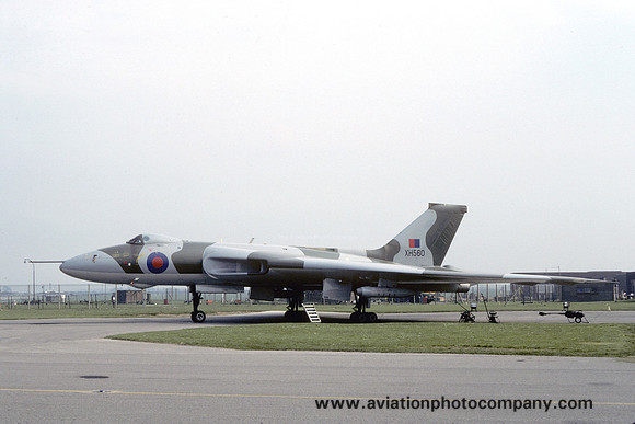 RAF 44 Squadron Avro Vulcan B.2MRR XH560 (1982)