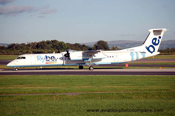 FlyBe DHC-8-402 G-JEDO at Manchester (2006)