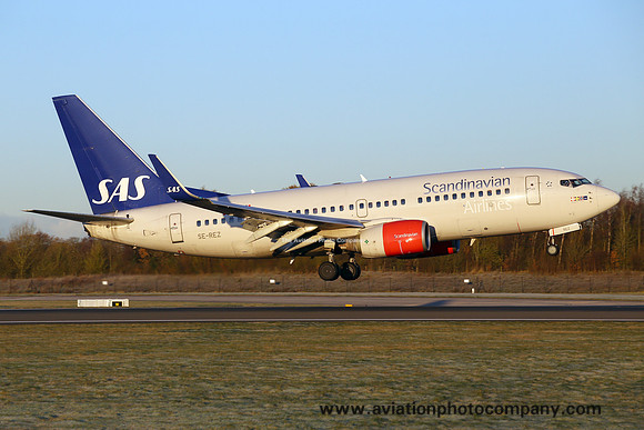 SAS Boeing 737-700 SE-REZ at Manchester (2017)