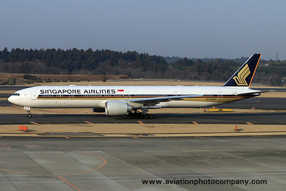 Singapore Airlines Boeing 777-300ER 9V-SWY at Tokyo Narita (2015)