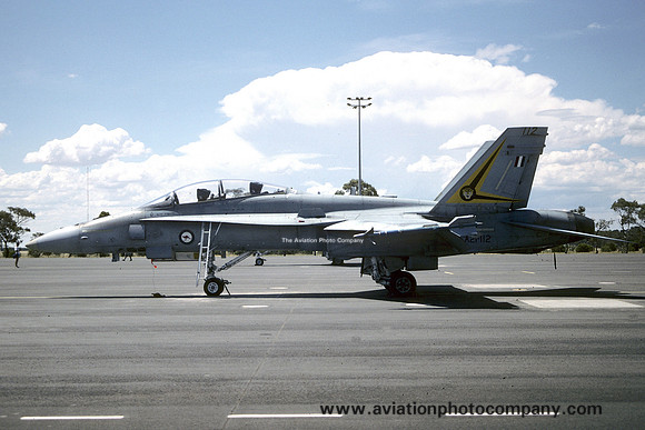RAAF 2 OCU McDonnell Douglas F/A-18B Hornet A21-112 (1990)