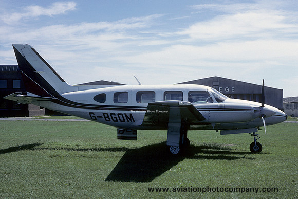 Piper PA-31-325 Navajo G-BGOM (1986)