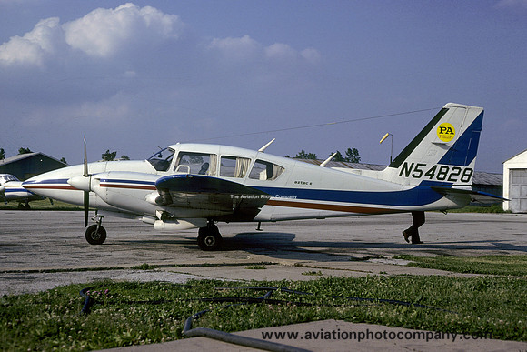 PA Phillips Piper PA-23-250 Aztec E N54828 (1979)