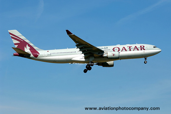 Qatar Airways Airbus A330-202 A7-ACL (2008)