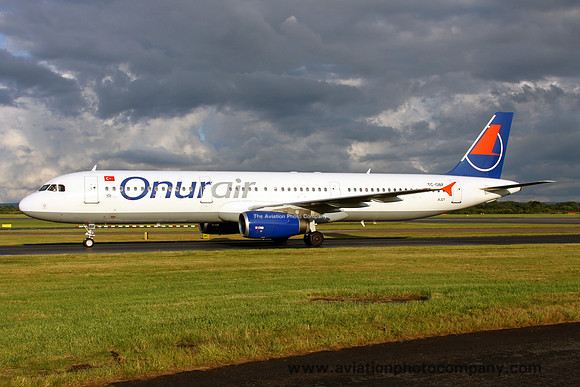 Onur Air Airbus A321-200 TC-OBF at Manchester (2014)