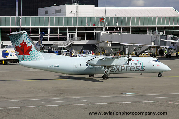 Air Canada Express DHC-8-300 C-FJXZ at Anchorage (2016)