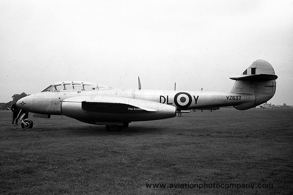RAF 92 Squadron Gloster Meteor T.7 VZ637/DL-Y (1948)