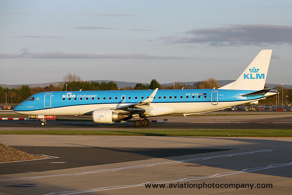 KLM Cityhopper Embraer ERJ-190 PH-EZE at Birmingham IAP (2016)